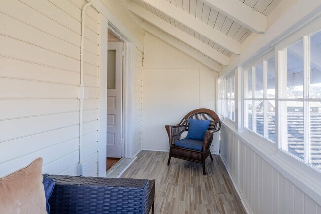 Building Photo - 640 S Columbia St