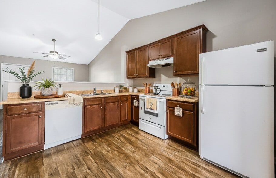 Two Bedroom Garden Floorplan - x - Meadow Creek Townhomes