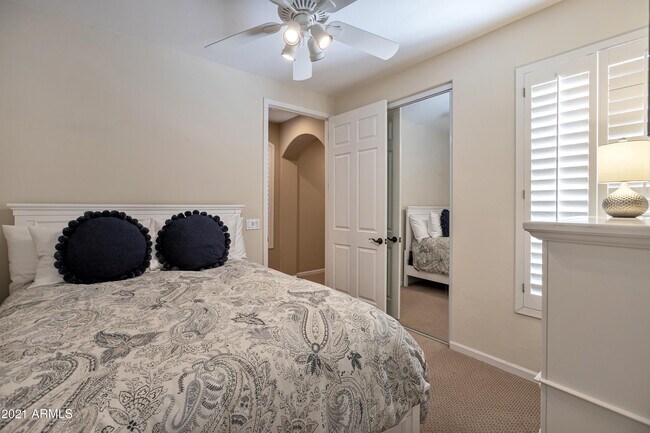 Building Photo - 20802 N Grayhawk Dr