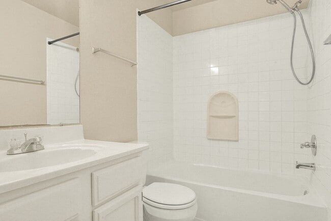 Building Photo - Eastside 2 Bedroom 2 Bath