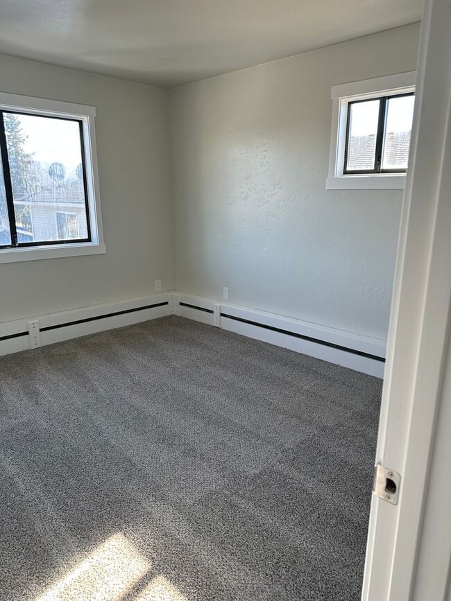 Building Photo - 241 N Park St