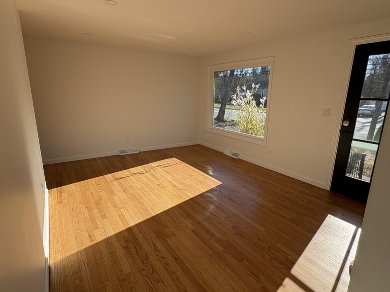 Building Photo - 178 Storey Ave