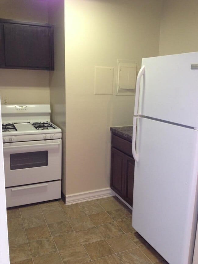 Building Photo - Spacious One Bedroom/One Bathroom Apartment in Montpelier Village with Panoramic Balcony Views wi...