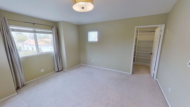 Building Photo - Spacious 4 Bed / 3 Bath Winchester Commons Home!