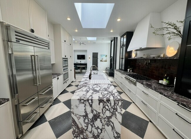 Building Photo - 70710 Frank Sinatra Dr
