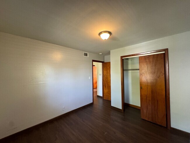 Building Photo - Single-Family Rental House 1BR-1BA - Warrenton MO 63383