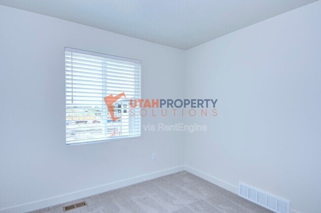 Building Photo - 967 W 540 S