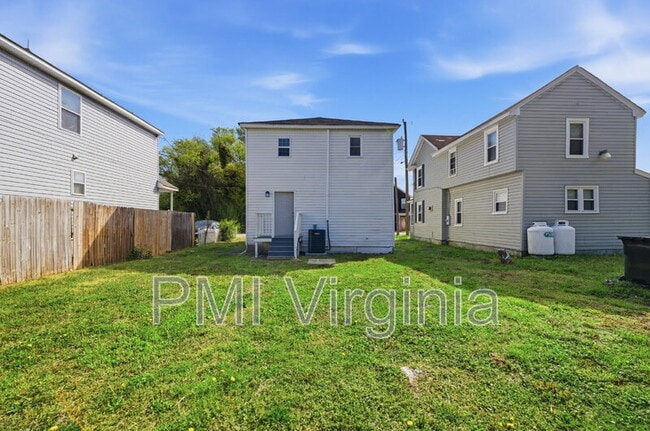 Building Photo - 307 N 4th St