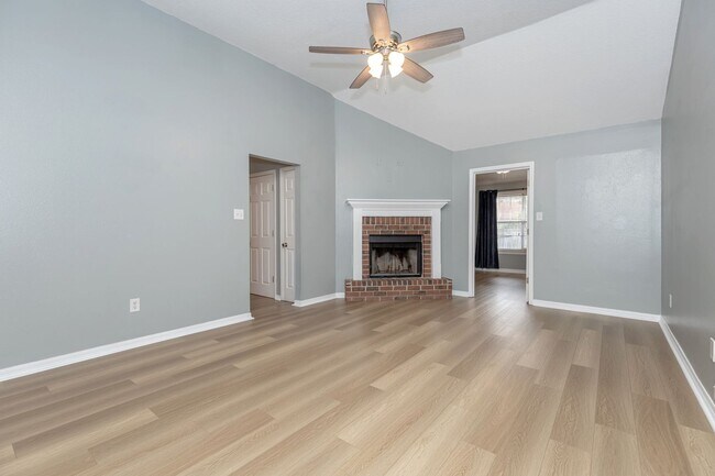 Building Photo - 602 Ronda Ln
