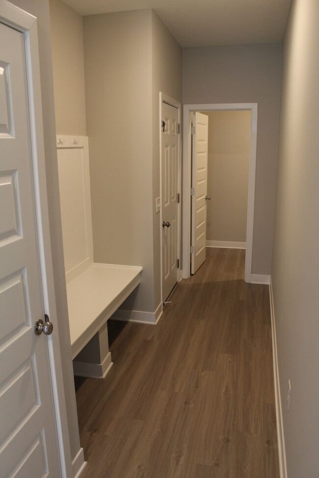 Building Photo - Spacious 5 BR Home in Avon Schools!