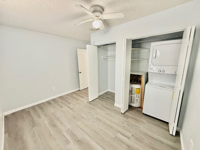 Building Photo - Beautifully remodeled 2 bedroom condo at w...