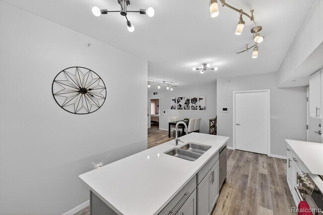 Building Photo - 293 N 2nd St