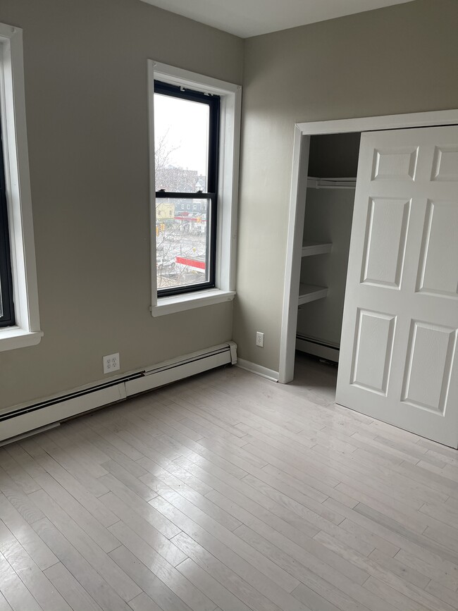 Building Photo - 565 Bergen Ave