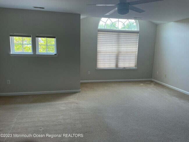 Building Photo - 31 Oak Leaf Ln