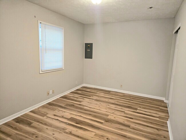 Building Photo - Duplex Unit 1