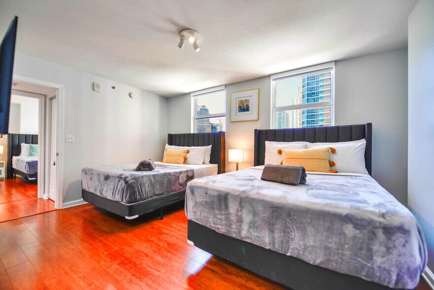 Building Photo - 1 SE 12th St