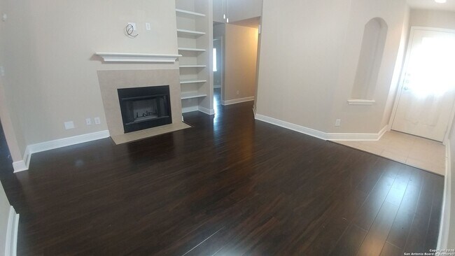 Building Photo - 9215 Mare Country