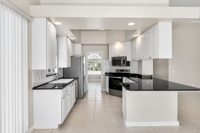 Building Photo - ** ISLAND WALK ** 3 BED + DEN / 2.5 BATH -...