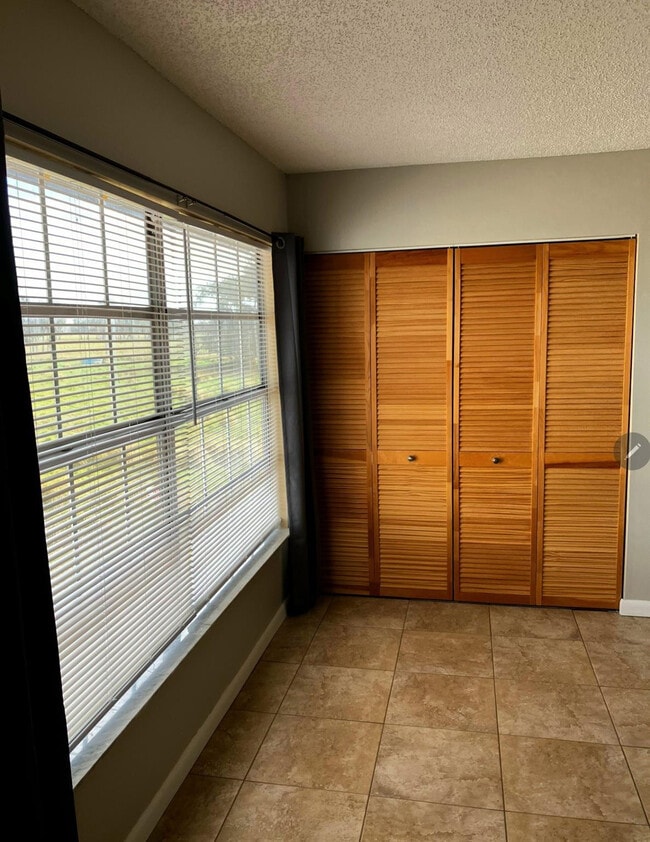 Building Photo - 5282 SE 43rd Trce