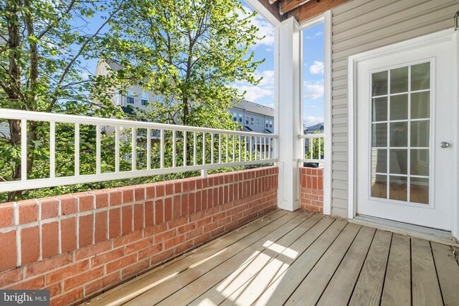Building Photo - 4951 Brenman Park Dr