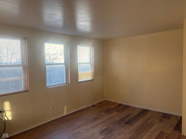 Building Photo - 3448 Kinnear Ave