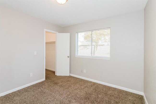 Building Photo - 18115 Brooknoll Dr