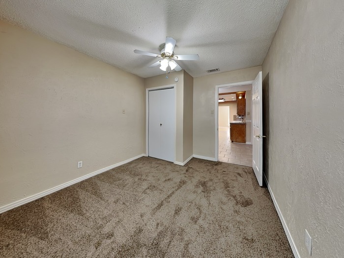 Building Photo - 3305 Hampden Dr