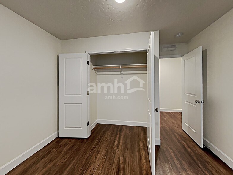 Building Photo - 9429 W Chino St