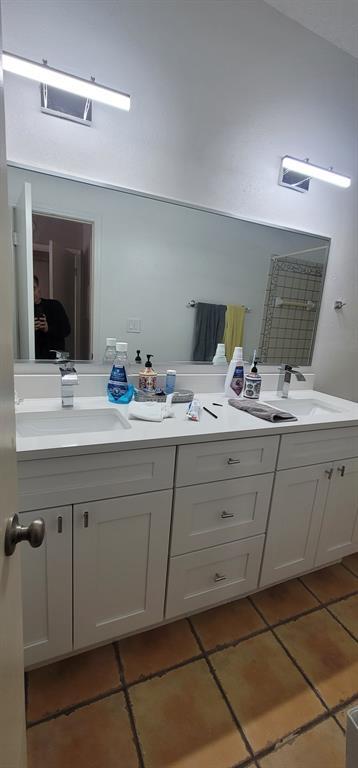 Building Photo - 712 W 21st St