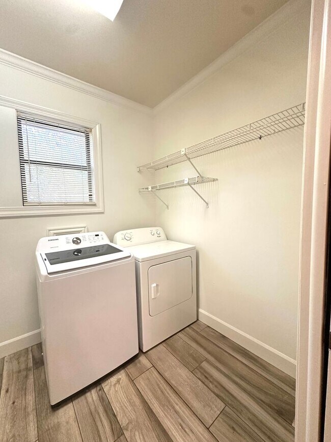 Building Photo - White Oak Common 3BR 2 1/2BA