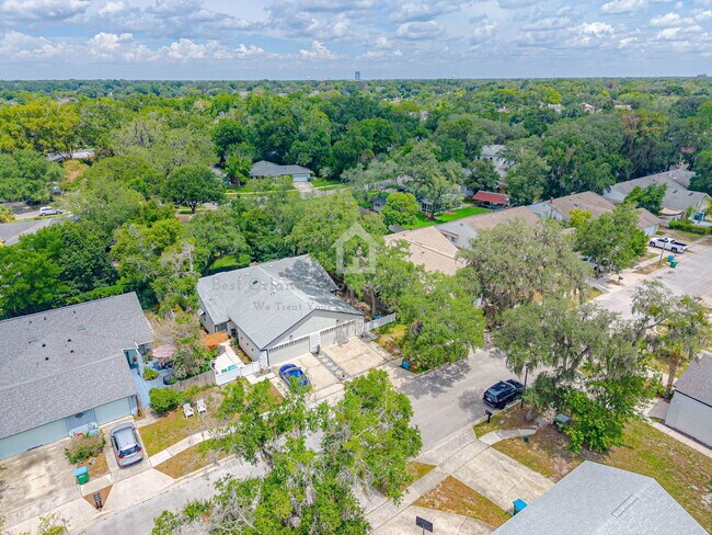 Building Photo - 911 Robinhood Ct