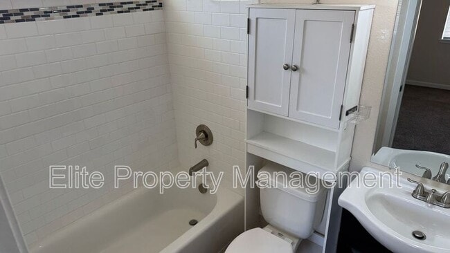 Building Photo - 983 S Palomar Dr