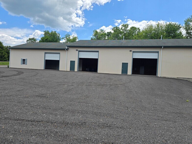Building Photo - 443 Fairwood Rd