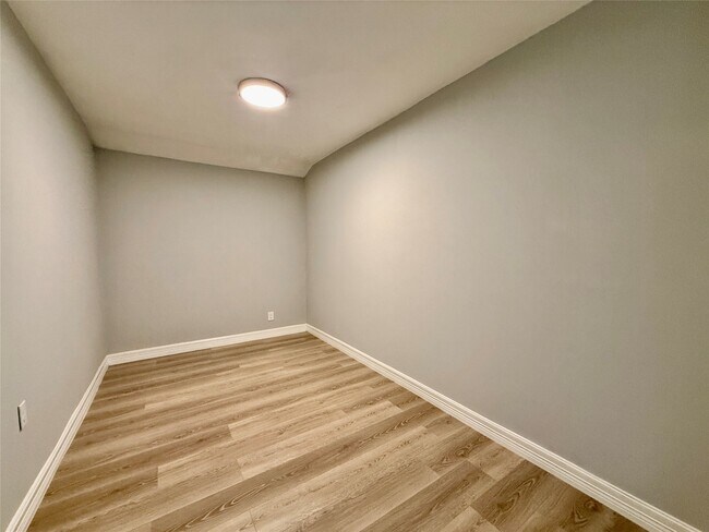 Building Photo - 10722 Sashay Dr