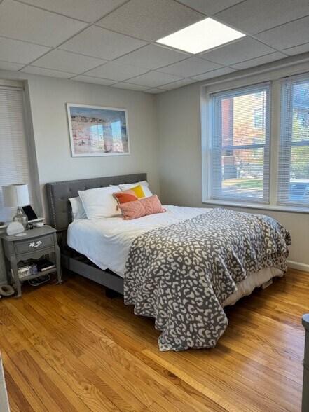 Building Photo - 909 Saint Rita Ave