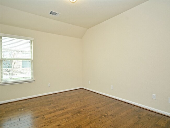 Building Photo - Excellent one story home available in Falc...