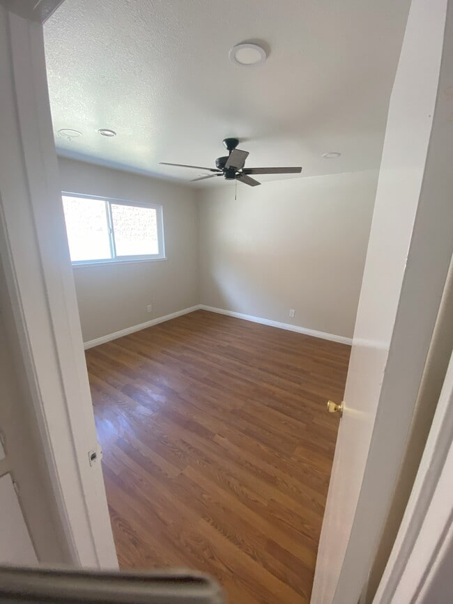 Building Photo - 9211 Vernon Ave