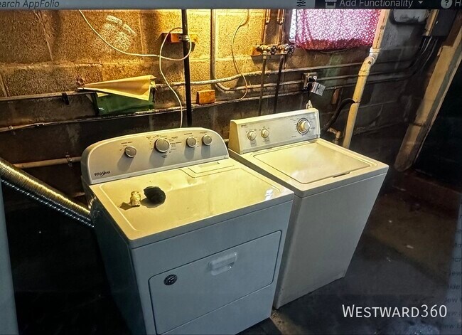 Building Photo - 2233 W Armitage Ave