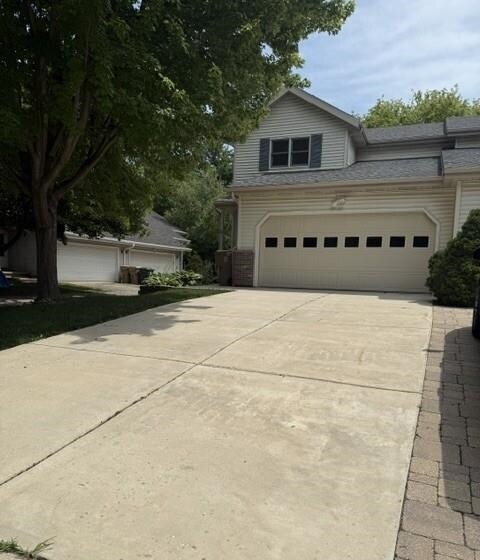 Building Photo - 5 S Thompson Dr