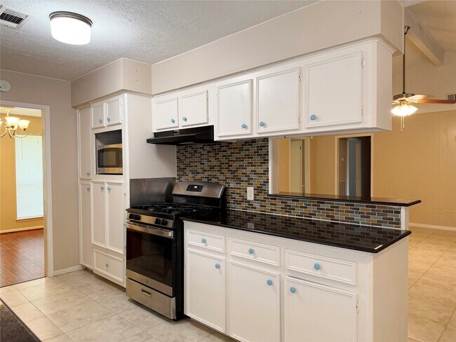 Building Photo - 13430 Exton Ln
