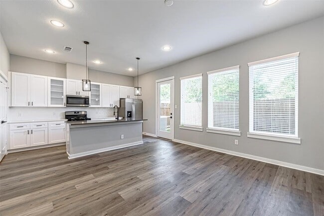 Building Photo - 6728 Parker Grv Ln