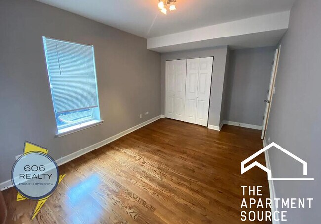 Building Photo - 2704 W Arthur Ave