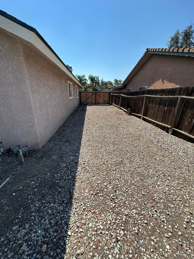 Building Photo - Fresno home for rent