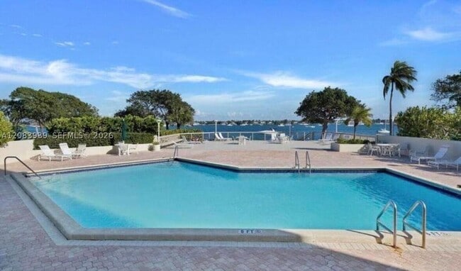Building Photo - 5600 N Flagler Dr