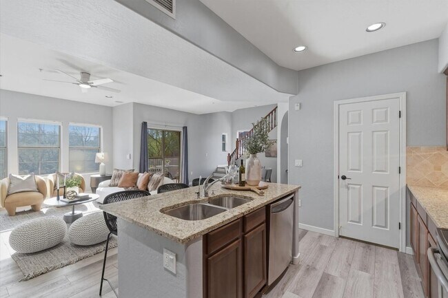 Building Photo - 3935 E Rough Rider Rd