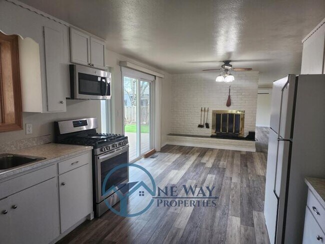 Building Photo - 4624 Grandview Dr W