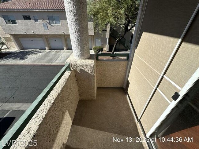 Building Photo - GORGEOUS 2nd FLOOR UNIT IN DESIRABLE GATED...