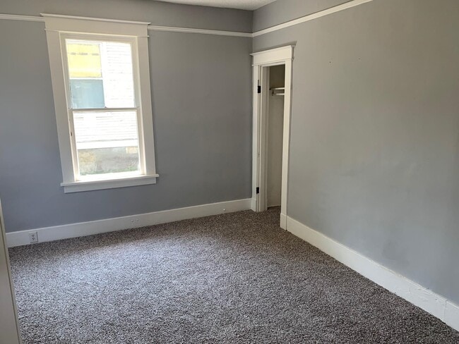 Building Photo - 3417 Rockwood Ave