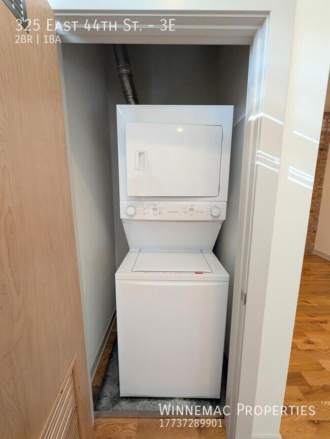 Building Photo - 325 E 44th St