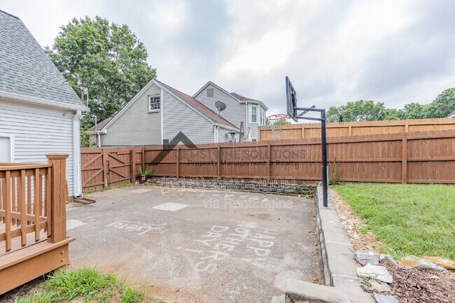 Building Photo - 1135 Wedgewood Dr